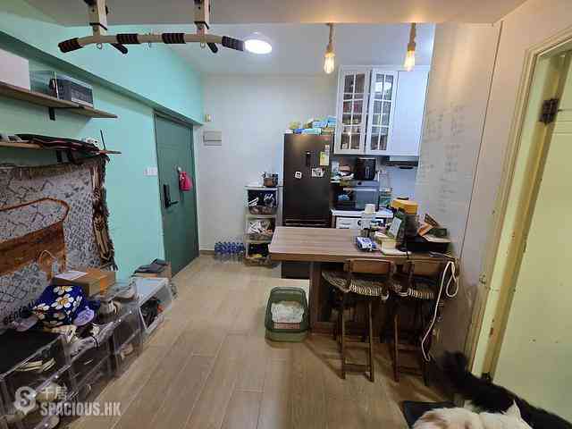 Kennedy Town - Luen On Apartments 05