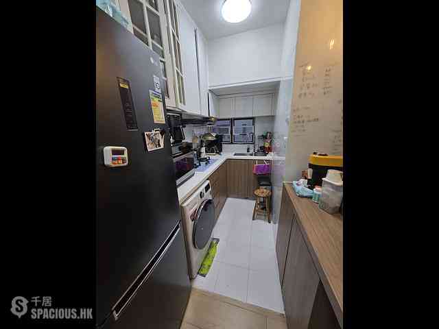 Kennedy Town - Luen On Apartments 09
