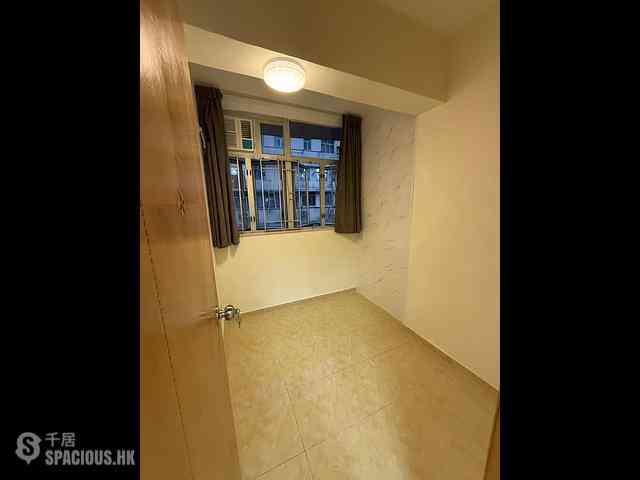 Mong Kok - Kwong Yuen Building 08
