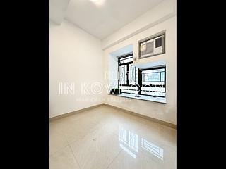 Tai Kok Tsui - Glory Royal Complex Centre Phase 2 Royal Building 06