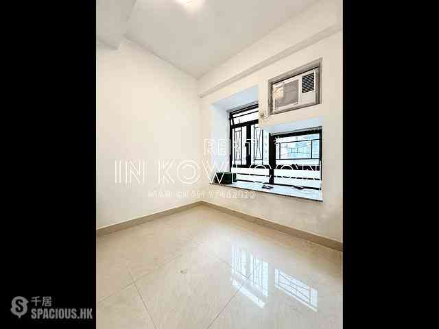 Tai Kok Tsui - Glory Royal Complex Centre Phase 2 Royal Building 06