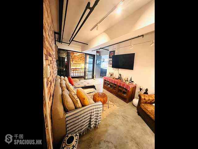 Sai Ying Pun - Siu On Building 01