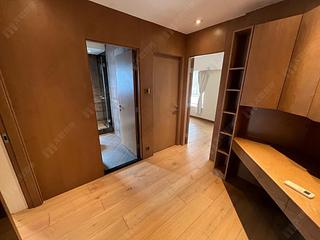 Mid Levels Central - Yukon Court 09