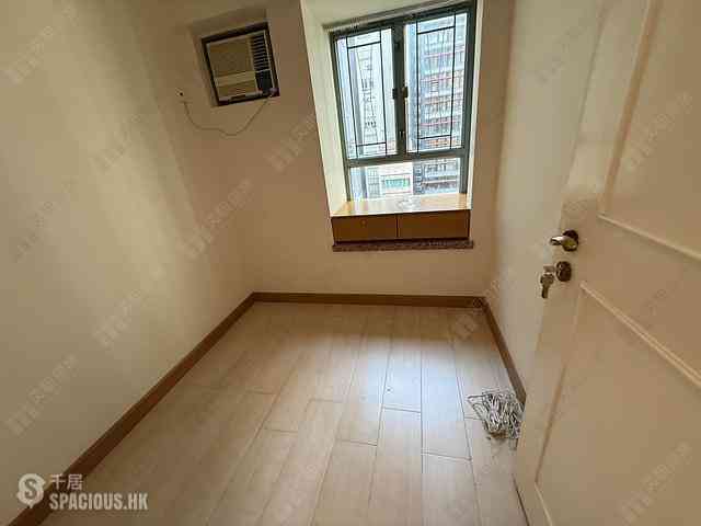 Sheung Wan - Queen's Terrace Block 3 03