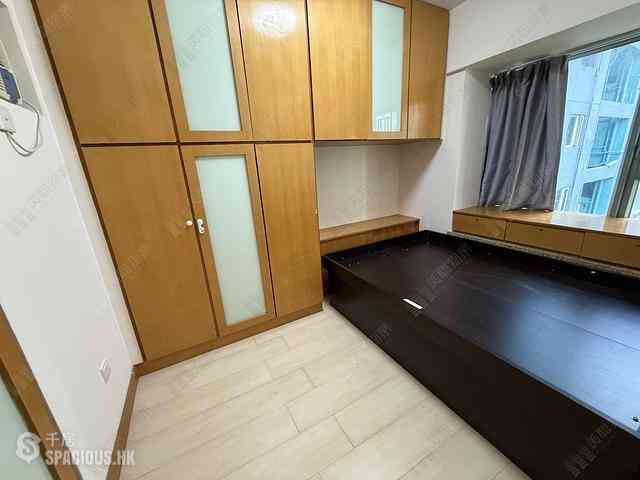 Sheung Wan - Queen's Terrace Block 3 04