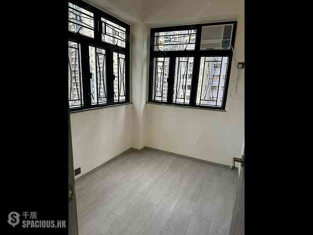 Sai Ying Pun - Fu Moon Building 01