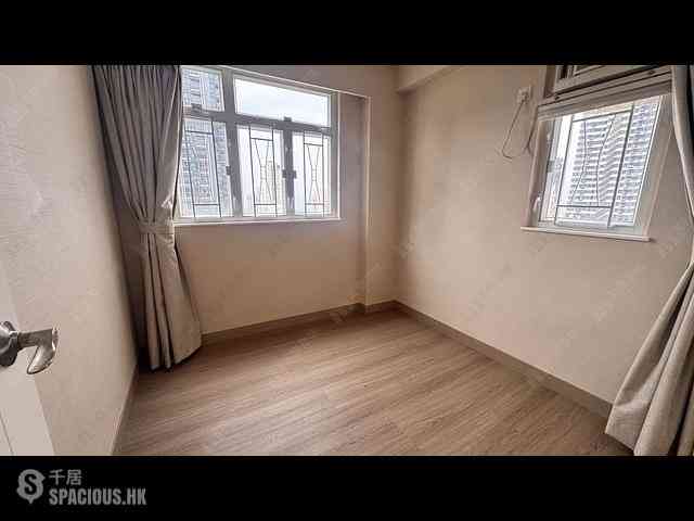 Sai Ying Pun - King Ming Mansion 02