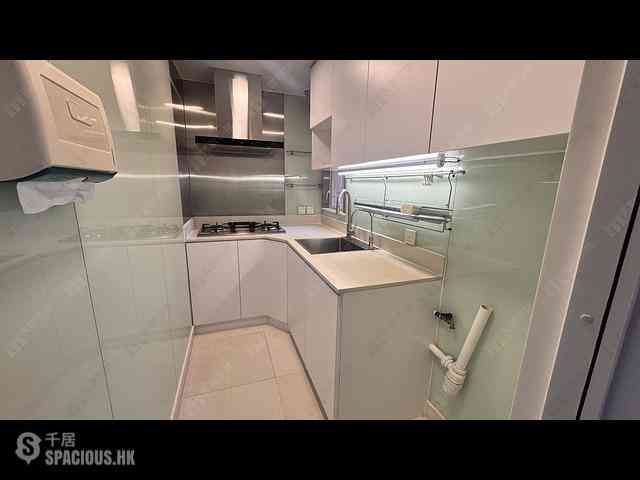 Sai Ying Pun - King Ming Mansion 03