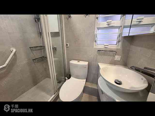 Sai Ying Pun - King Ming Mansion 04