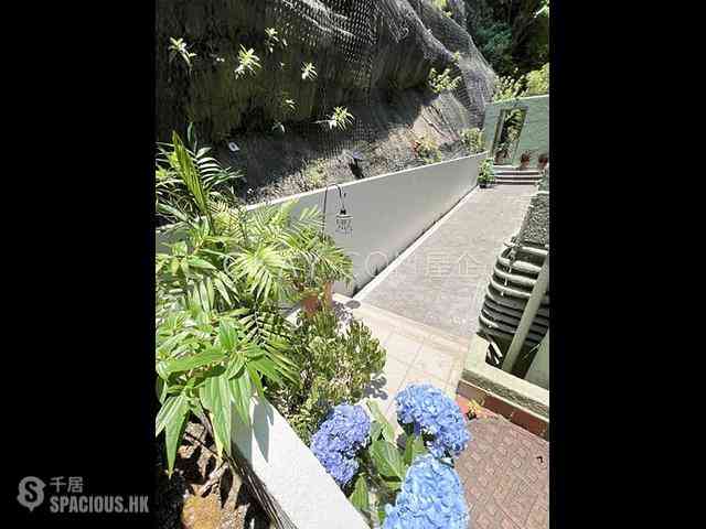 Happy Valley - Village Court 07