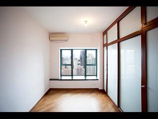Mid Levels West - 80 Robinson Road 03