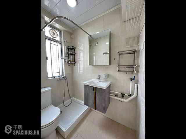 Shau Kei Wan - Ho King Building 03