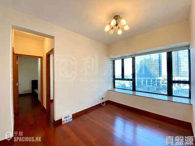 West Kowloon - The Arch Sun Tower (Block 1A) 12