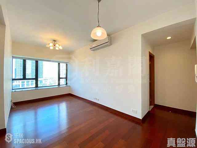 West Kowloon - The Arch Sun Tower (Block 1A) 02