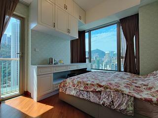 Wan Chai - The Avenue Phase 2 Block 3 05