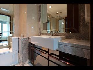 Wan Chai - The Avenue Phase 2 Block 1 07