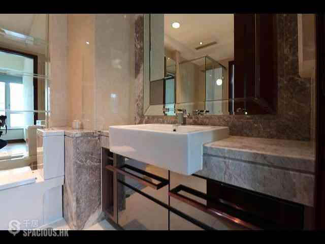 Wan Chai - The Avenue Phase 2 Block 1 07