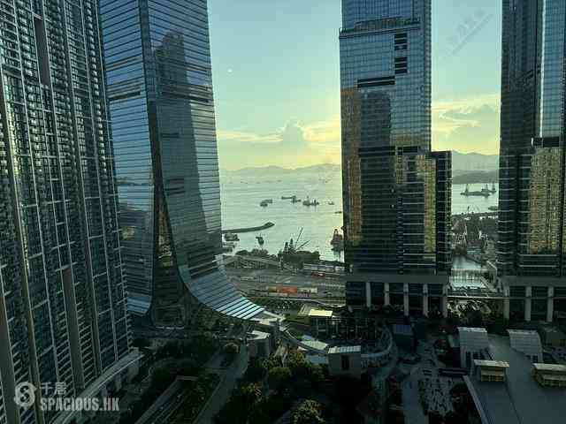 West Kowloon - The Arch Star Tower (Block 2) 02