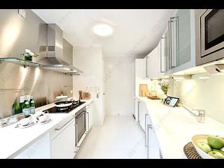 Mid Levels Central - Queen's Garden Block B 05