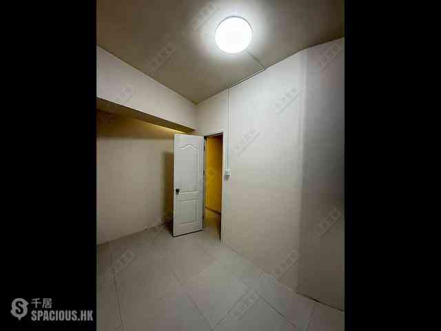 Wan Chai - Yau Kwong Building 05