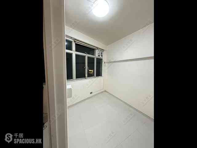 Wan Chai - Yau Kwong Building 09