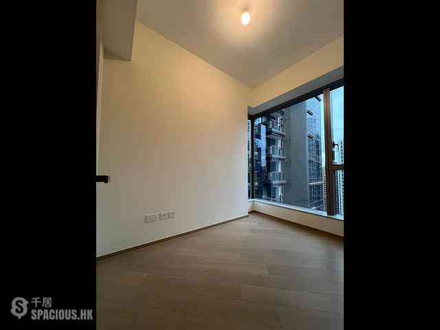 Lohas Park - Lohas Park Phase 11C Villa Garda II Tower 2B 03