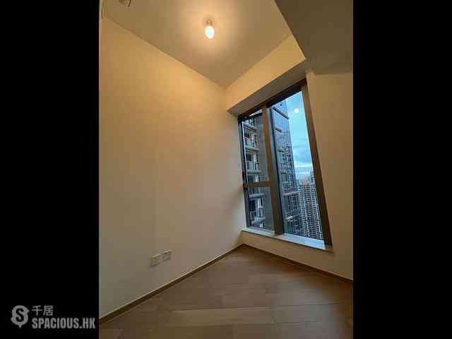 Lohas Park - Lohas Park Phase 11C Villa Garda II Tower 2B 04