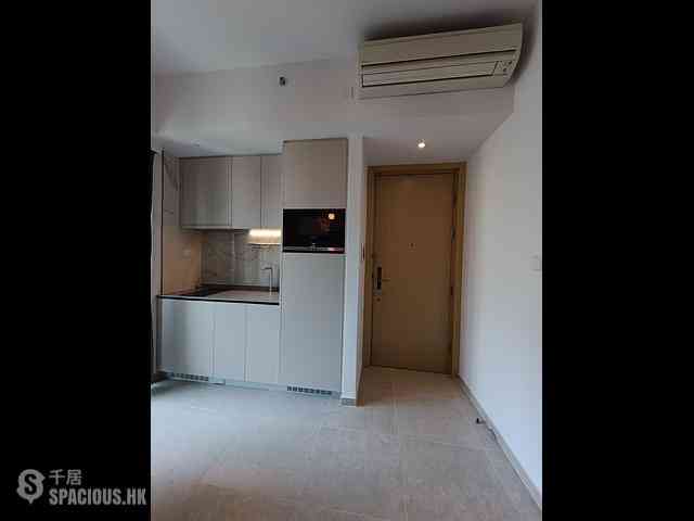Sai Ying Pun - No.8 Hing Hon Road (Resiglow-Bonham) 05