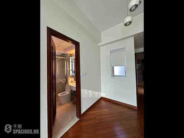 Wan Chai - The Avenue Phase 2 Block 3 05