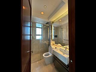 Wan Chai - The Avenue Phase 2 Block 3 06