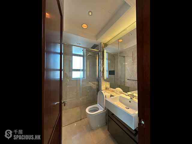 Wan Chai - The Avenue Phase 2 Block 3 06