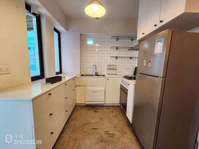 Central - 41-43, Gough Street 08