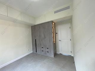 Mid Levels East - Bowen Place 03