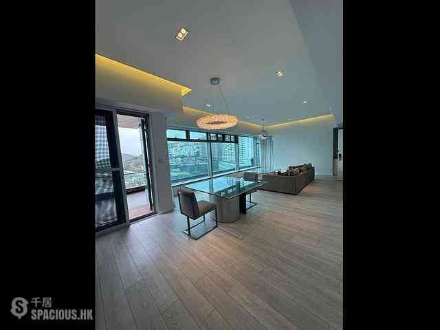 Repulse Bay - Grosvenor Place 01