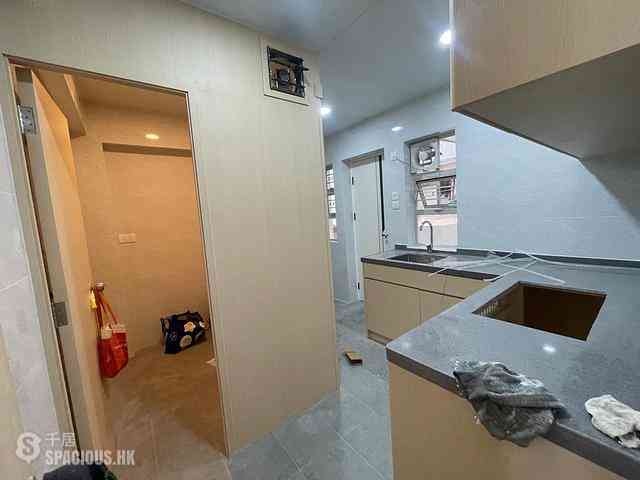 Quarry Bay - Lai King Mansion 04