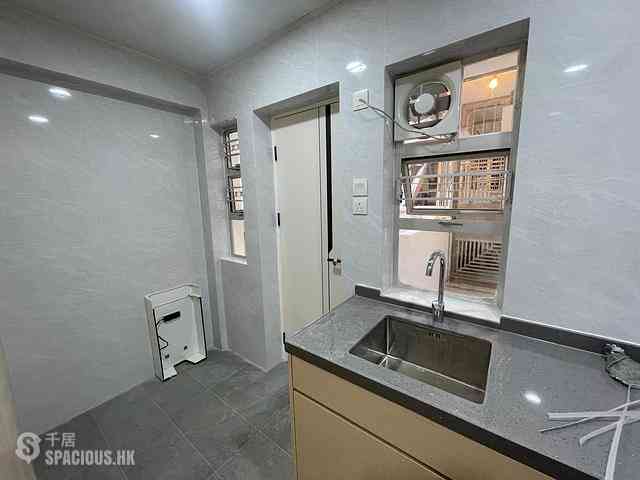 Quarry Bay - Lai King Mansion 05
