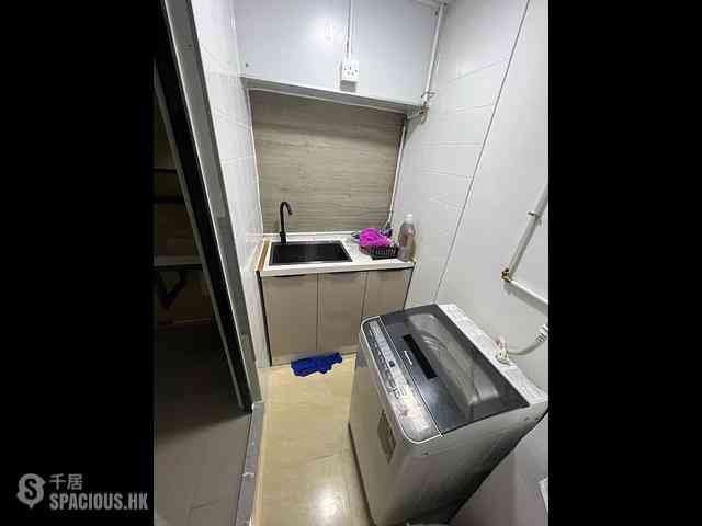 Sai Ying Pun - Wai Yuen Mansion 03