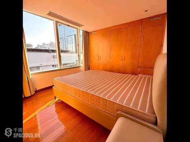 Wan Chai - Convention Plaza Apartments 02