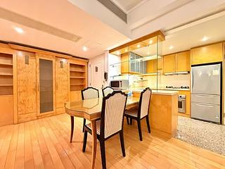 Wan Chai - Convention Plaza Apartments 05