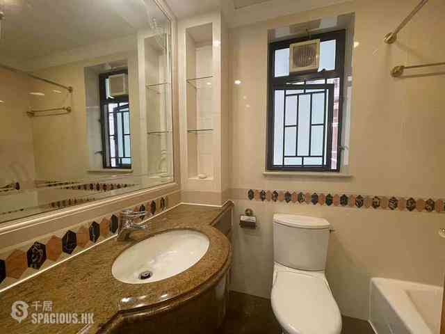 Fortress Hill - Le Sommet Block 2 05