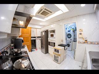 The Peak - Sunshine Villa 03