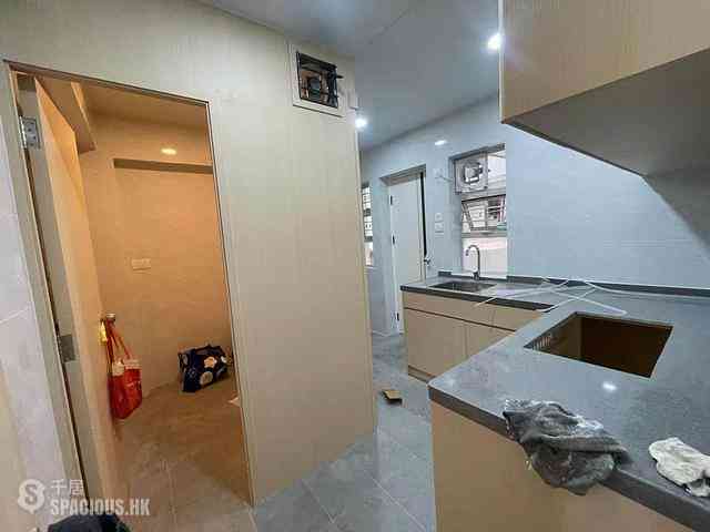 Quarry Bay - Lai King Mansion 02