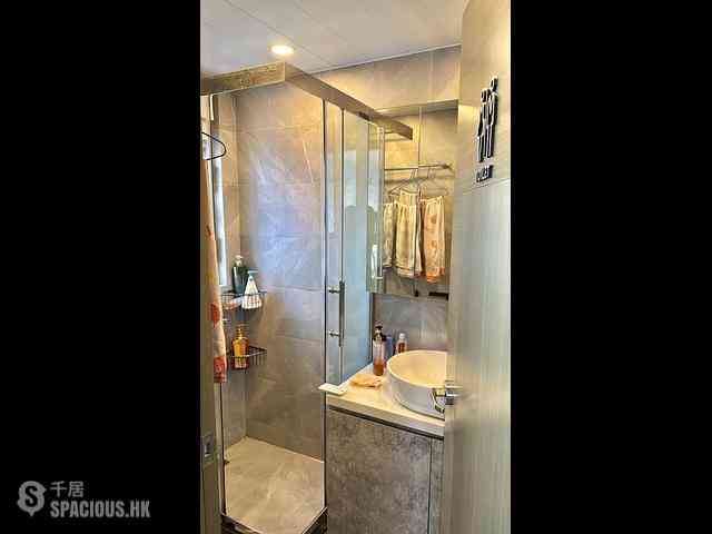 Shau Kei Wan - The Eastborne 01