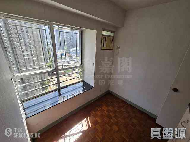 Tai Po - Uptown Plaza Block 1 06