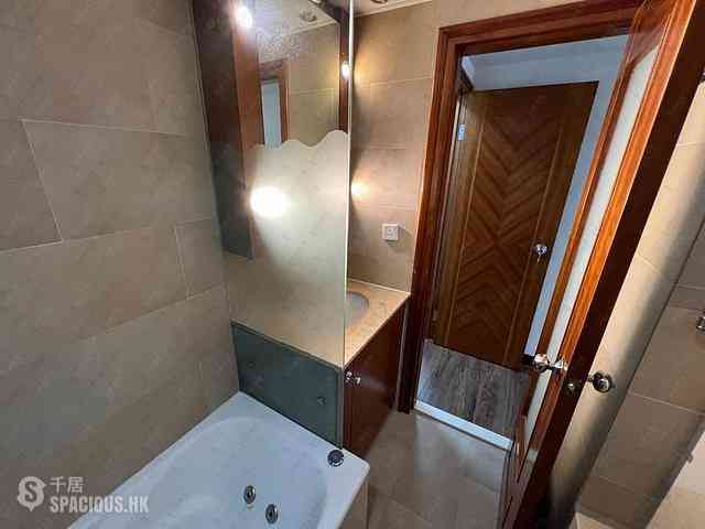 Wan Chai - Phoenix Court Block 1 02