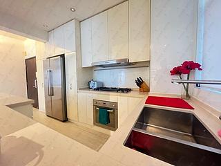 Mid Levels West - Skyline Mansion Block 1 06