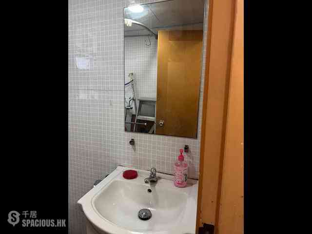 Wan Chai - Wai Lun Building 03