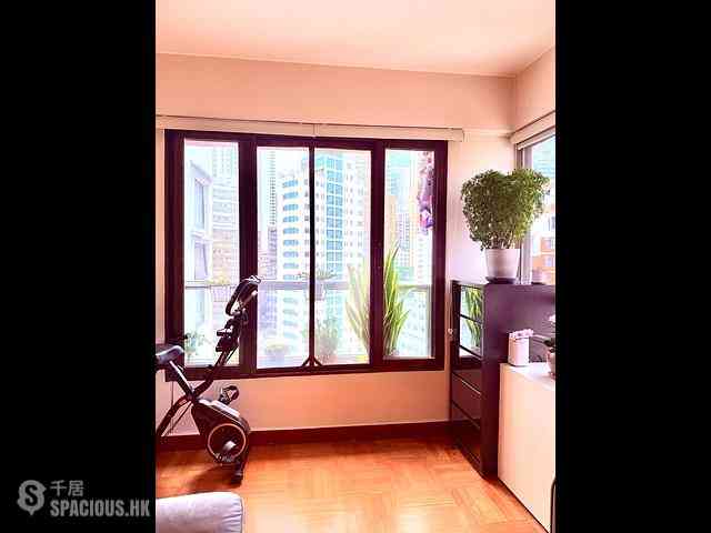 Sai Ying Pun - Smiling Court 01