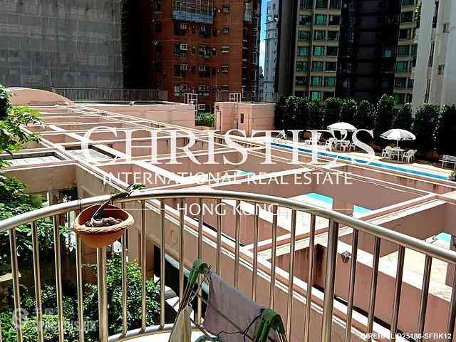 Mid Levels Central - Elegant Terrace 01