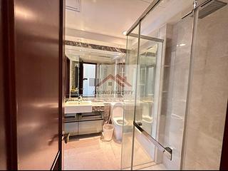 Wan Chai - The Avenue Phase 2 Block 3 06